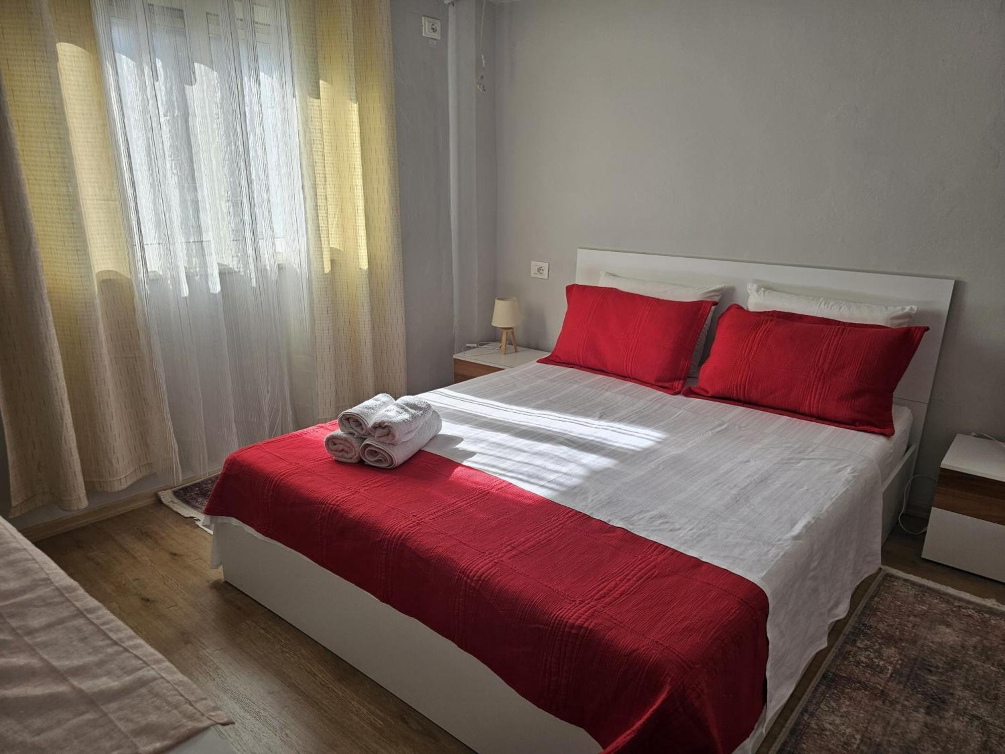 Library Apartment By Bohem Rentals Durrës Kültér fotó