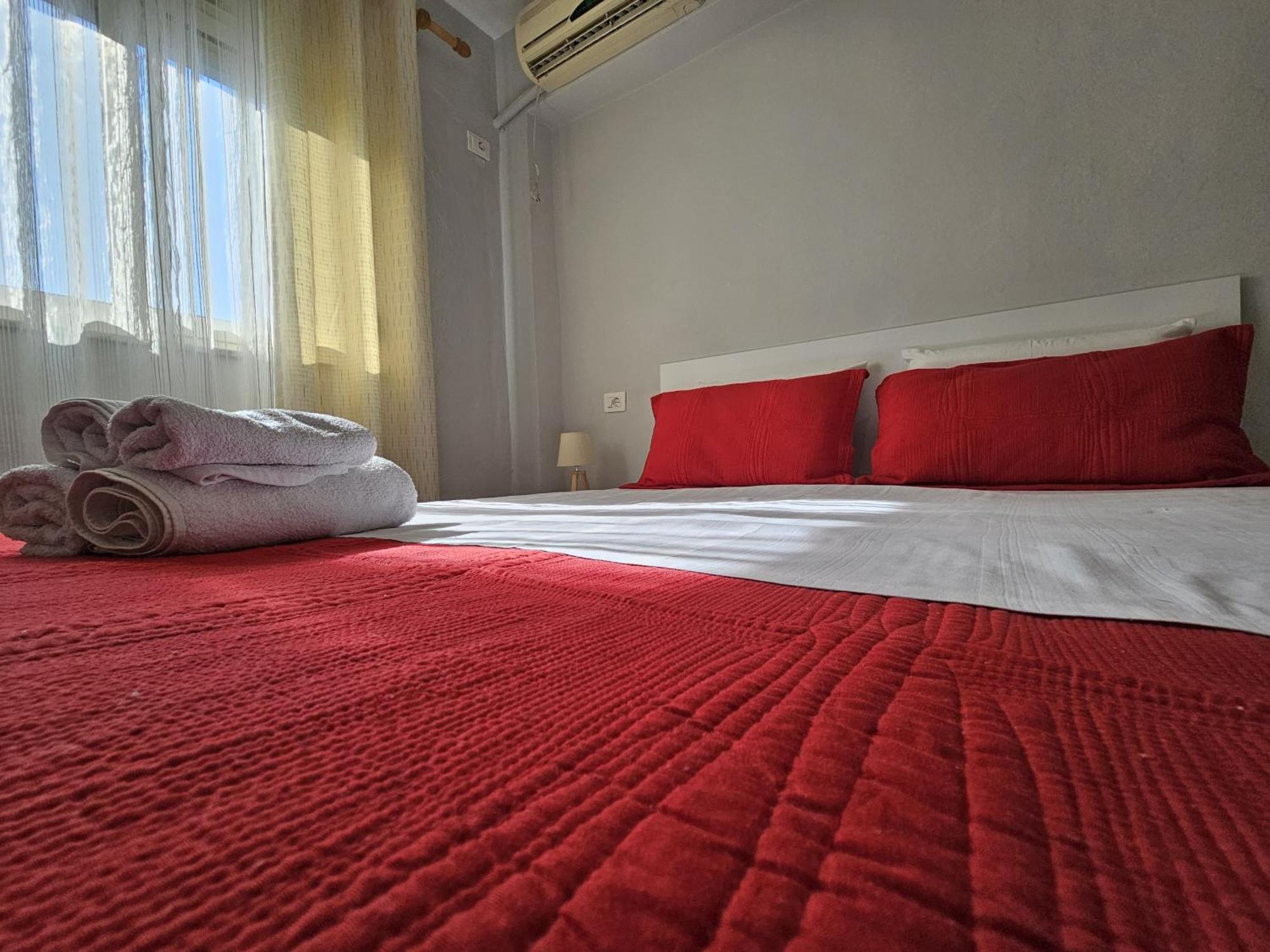Library Apartment By Bohem Rentals Durrës Kültér fotó