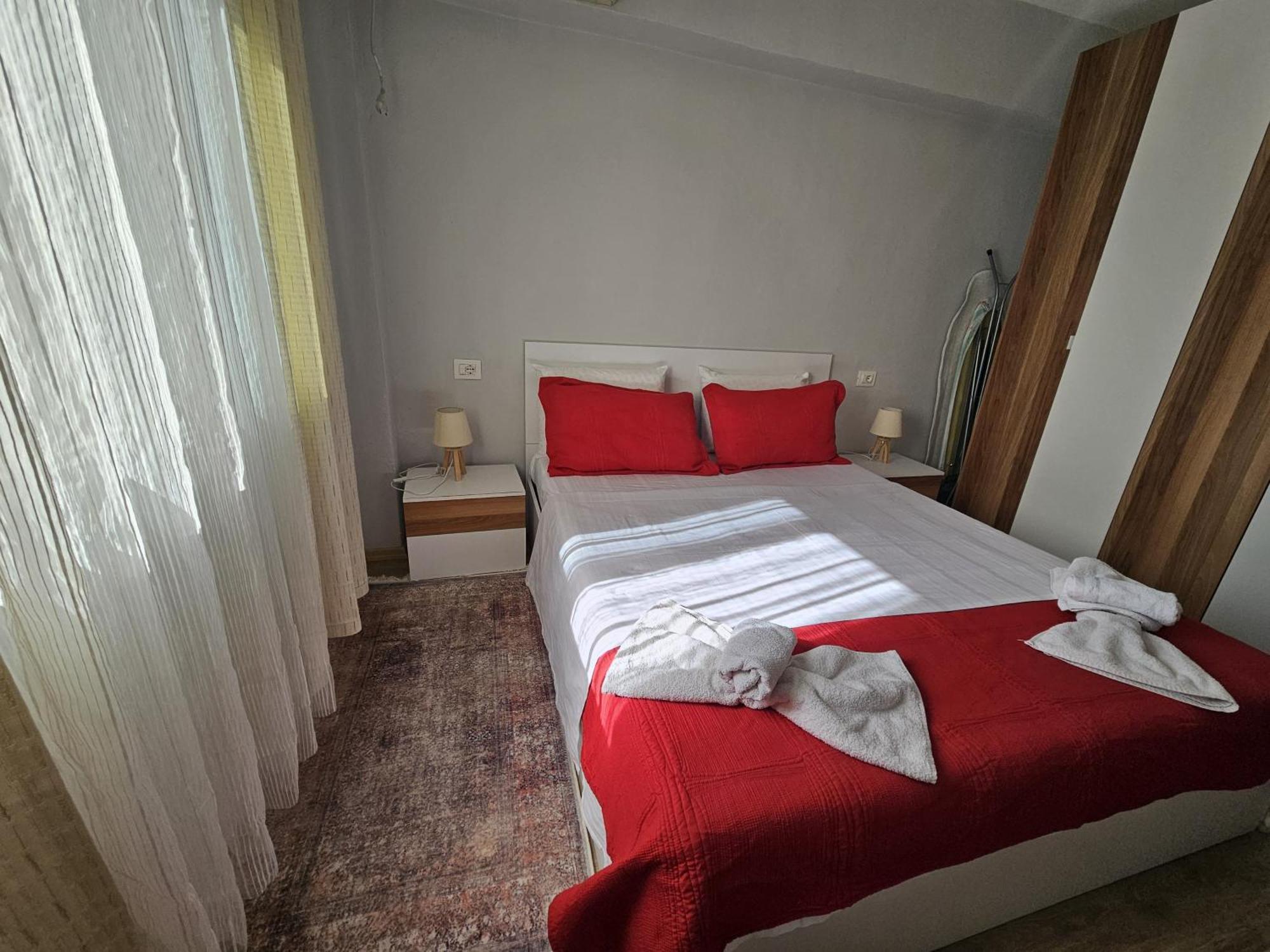 Library Apartment By Bohem Rentals Durrës Kültér fotó